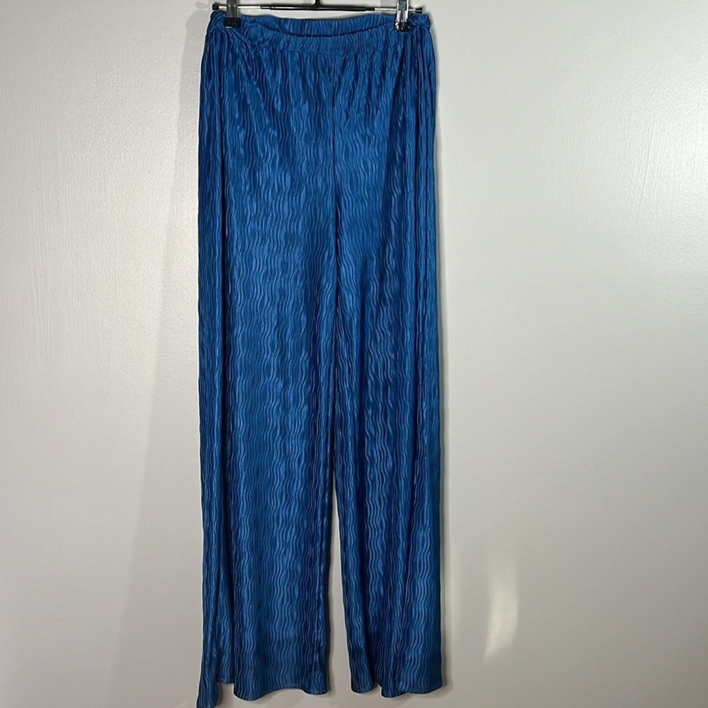 BLUE BLUSH Women's Cropped Drop Shoulder Plisse Button Down & Pant Co-ord Set - Picture 4 of 5